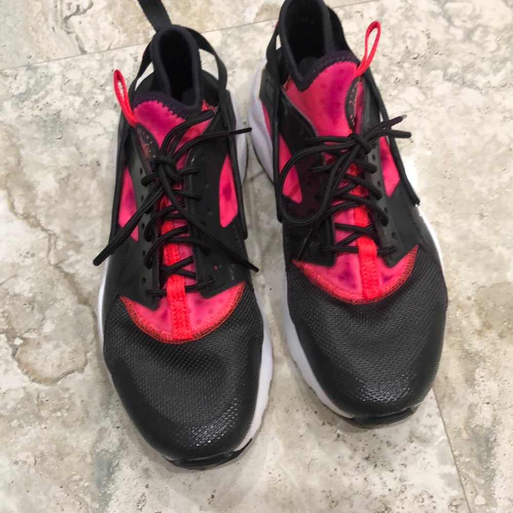 Nike Huaraches Size 6Y